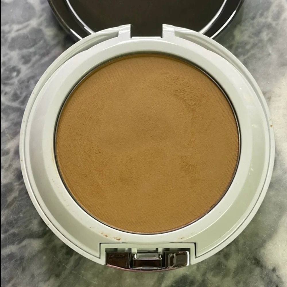Clinique Beyond Perfecting Powder‎ Foundation Sand